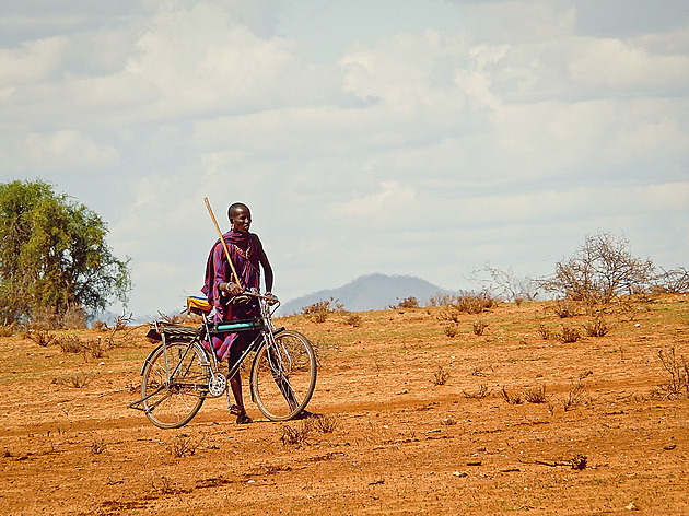 Návštěva vesnice Masajů. Ženy zastanou většinu práce, práva však nemají