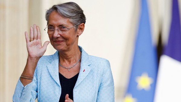 Nová premiérka Francie má pověst ženy, která si jde tvrdě za svým. Bude řešit hlavně penzijní reformu