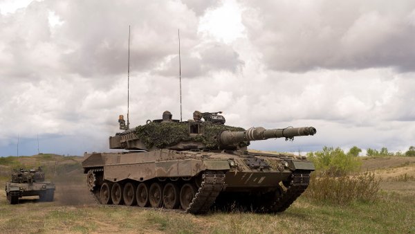 Česko dostane z Německa 15 starších tanků Leopard. Dalších až 50 nových si v příštích letech koupí
