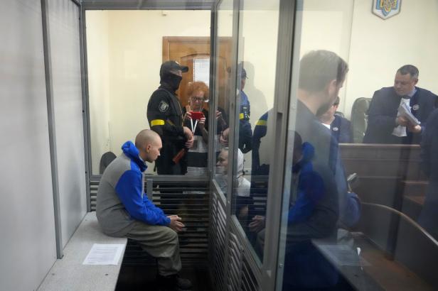 

Ruský voják přiznal u soudu v Kyjevě vinu. Je obviněn ze zabití neozbrojeného civilisty

