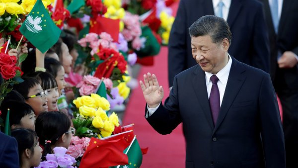 Politici se Číně ještě nedávno klaněli. Ta teď ale s covidem prohrává a její selhání dopadá na celý svět