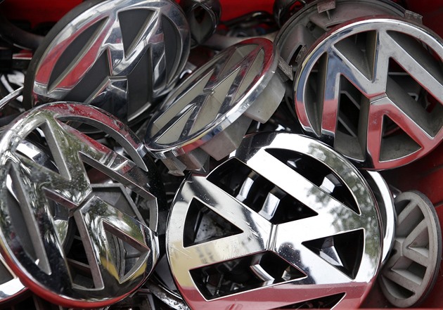 Německý sedlák žaluje Volkswagen, prý mu kazí podnikání změnou klimatu