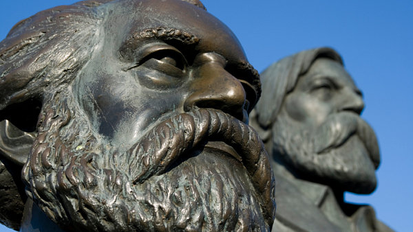 Ruský medvěd je schopen všeho čili Marx aEngels oRusku ajeho armádě