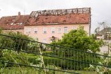 Nejméně tři tornáda, jeden mrtvý a desítky zraněných. Německo sčítá škody po páteční bouři