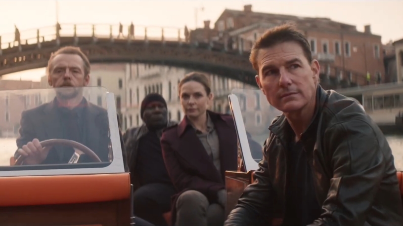 Mission: Impossible vrcholí. Tom Cruise v traileru předposledního filmu skáče na motorce z útesu