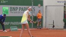 

Krejčíkova na Roland Garros záhy vypadla, Kvitová postupuje

