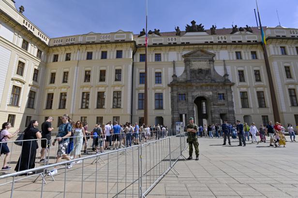 

Muž vyhrožoval odpálením bomby na Pražském hradě. Soud ho potrestal podmínkou

