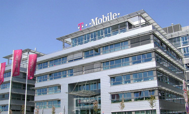 T-Mobile ze specializovaného byznysu vyinkasoval dalších 100 milionů