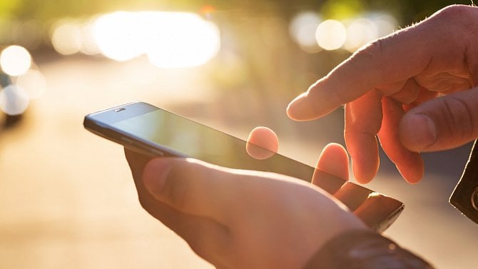 Češi používají mobilní data stále více, průměrná spotřeba stoupla na 4,5 GB měsíčně