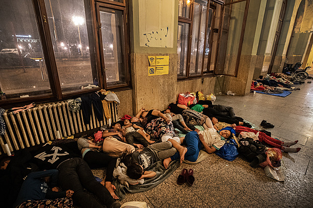 Hnisající krize, píší  Britové o Praze a romských běžencích na hlavním nádraží