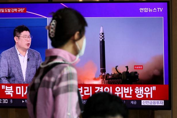 

Severní Korea odpálila východním směrem tři balistické střely

