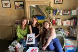 Ukrajinská umělkyně, malířka a novinářka. V Bordeaux našly útočiště před invazí a tvoří o válce