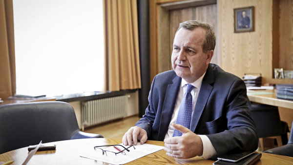 Další prezidentský kandidát. Bývalý rektor Univerzity Karlovy Zima začne shánět podpisy voličů