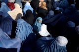 Neviditelné afghánské ženy. Hnutí Tálibán zavádí omezení, která ženám zakazují cestování i vzdělání
