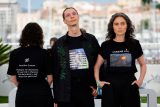 Ukrajinský režisér Nakonečnyj protestoval v Cannes. Na červený koberec přišel za zvuku sirén