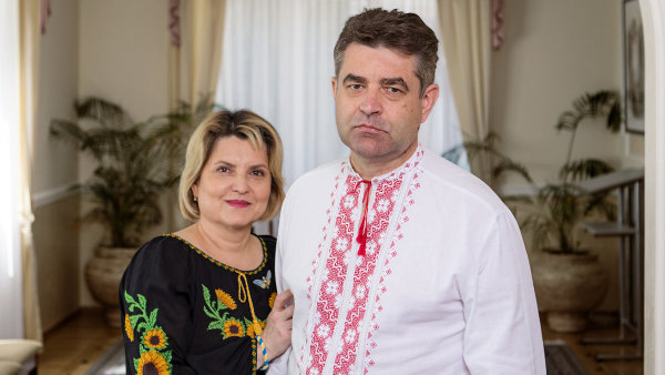 Češi poznali, že Ukrajinci nejsou jen pracovití lidé, ale také stateční bojovníci,  říkají manželé  Perebyjnisovi
