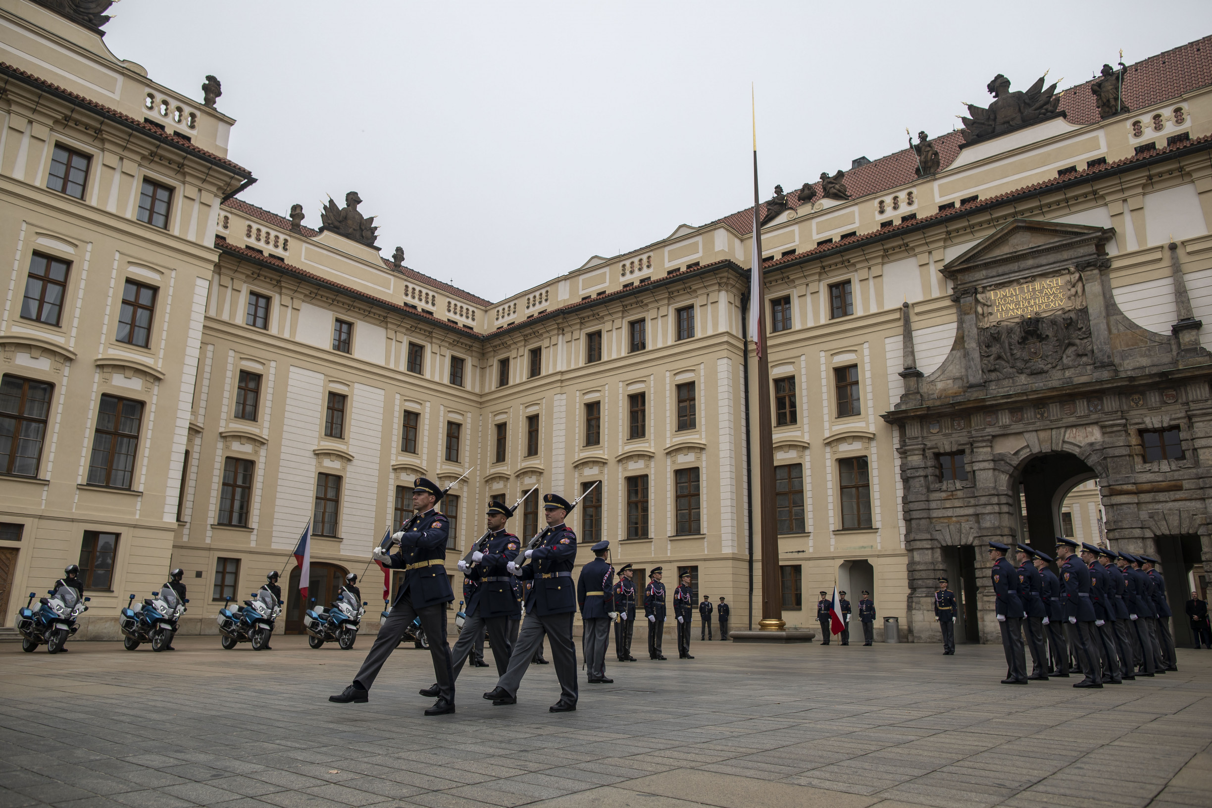 Hrad čtyřnásobně zdražil vnitru pronájem Španělského sálu. Policisté a hasiči musí svá ocenění předávat jinde