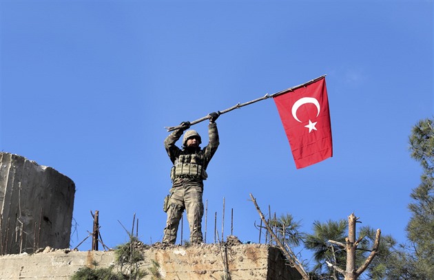 Turecko ve stínu války chystá invazi na sever Sýrie. Kvůli NATO i běžencům