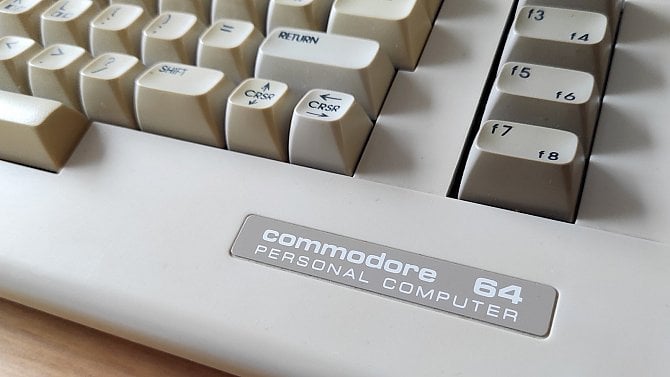 Projekt C64: čipová sada a první důkladné seznámení