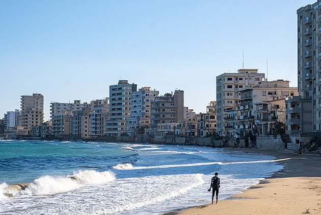 Absurdita Severního Kypru přivádí turisty do opuštěného letoviska Varoša