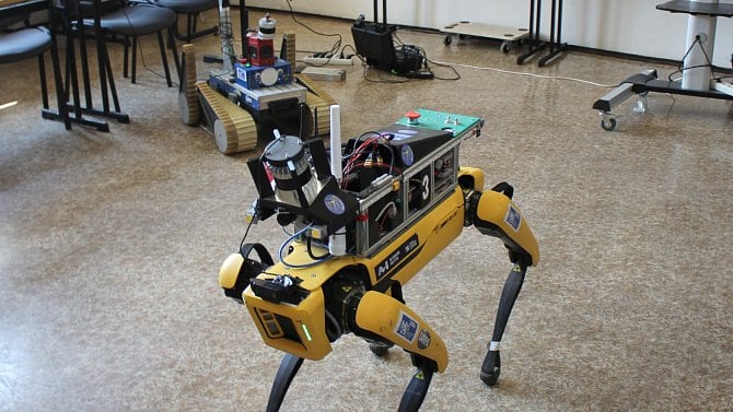 Robotičtí záchranáři, jak funguje RFID a jak se staví meteoradar