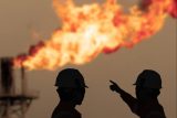 Metan se zbytečně pálí při těžbě ropy, přitom ohřívá planetu. Čeští vědci ho chtějí převádět na metanol