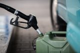 Cena benzinu stoupá, nafta za týden zdražila o víc než korunu. Nejdražší paliva se prodávají v Praze