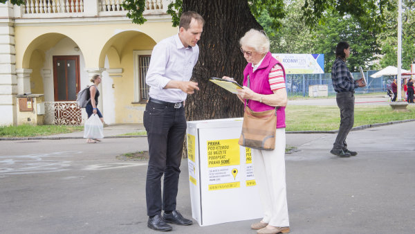 Praha bude plná žlutých stánků. Čižinskému vázne sběr podpisů, aby mohl kandidovat na magistrát