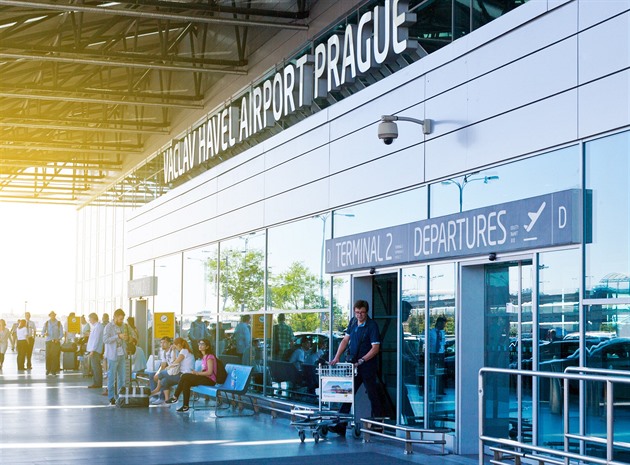 Pražskému letišti chybí pracovníci, bezpečnostní kontroly mohou trvat déle
