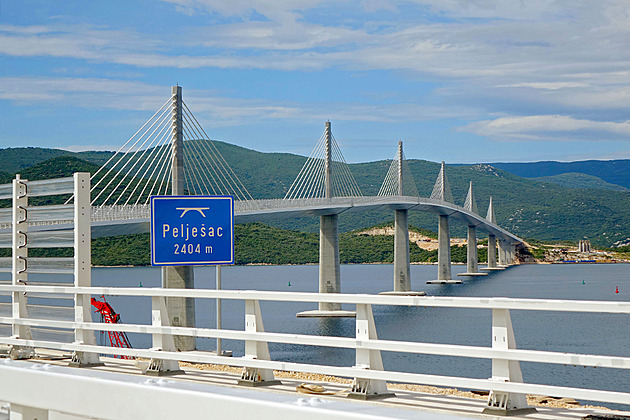 VIDEO: Chorvatská stavba století. Projeli jsme nový most na Pelješac