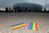 Výběr z médií: podpora LGBT+ zaměstnanců, české drony na hranicích EU a rostoucí zájem o zbraně