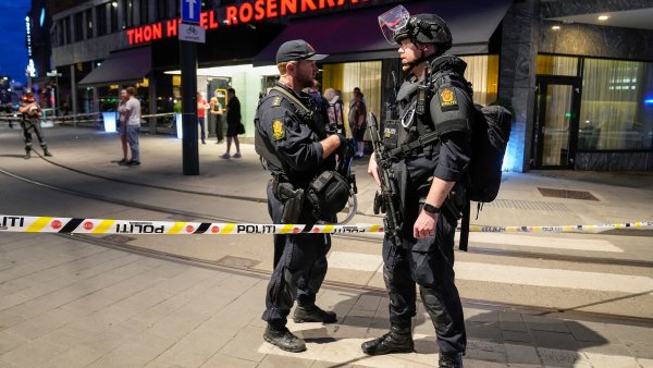 Dva lidé zemřeli při střelbě v gay baru v Oslu, podle norské policie šlo o teroristický útok