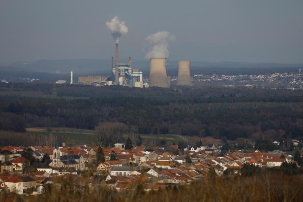 

Řešení klimatické změny musí počkat. Francouzská vláda chce obnovit práci uhelné elektrárny

