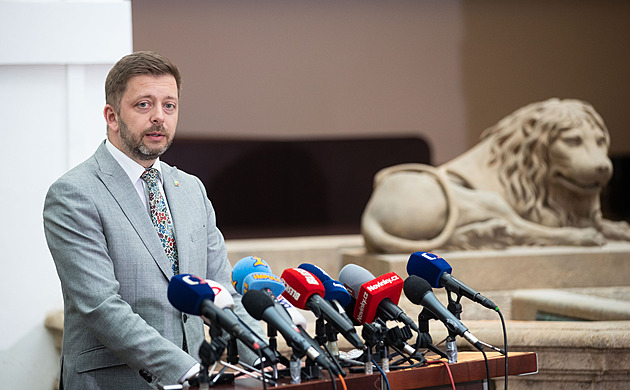 Ministr Rakušan jedná s krizovým štábem, tématem jsou i uprchlíci