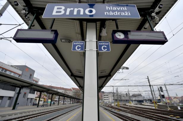 

Na Vysočině spadla trolej, mezistátní vlaky proto musí objíždět Brno

