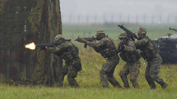 NATO kvůli ruské agresi výrazně rozšíří jednotky rychlé reakce. Bude v nich 300 tisíc vojáků