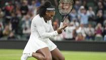 

Šwiateková má ve Wimbledonu rekordní vítězství, Williamsové se návrat nevydařil

