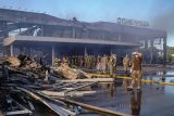 ONLINE: ‚Bylo to peklo.‘ Ruský útok na obchodní centrum v Kremenčuku má nejméně 16 obětí