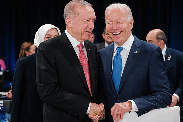 USA podpořily modernizaci letectva Turecka. To žádá Finy a Švédy o Kurdy