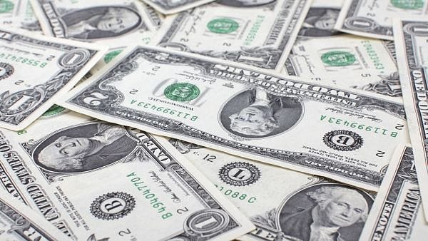 Americký dolar opět ukazuje svou sílu. Jeho pozici nejvýznamnější měny jen tak něco neohrozí