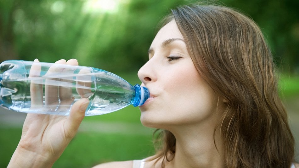 Kolik tekutin denně bychom měli vypít? Škodí malé i příliš velké množství