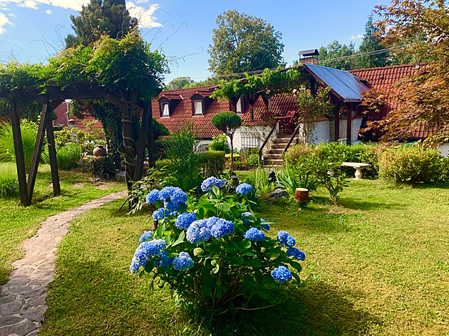 Na zahradu na skále v jižních Čechách si jezdí dělat radost čtyřicet let