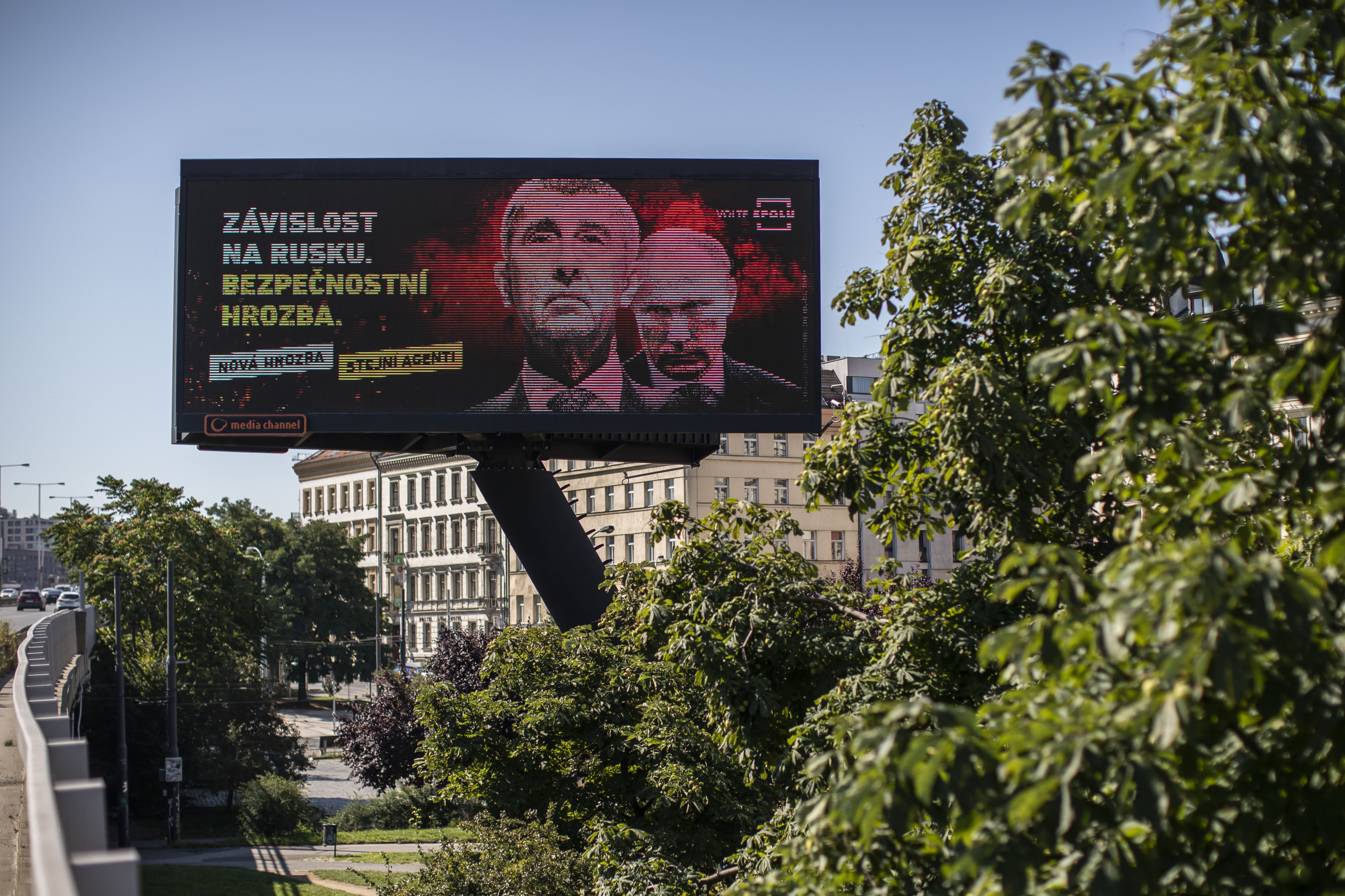 Srovnávat mě s Putinem je „dno politické kultury“, reaguje Babiš na kampaň Spolu. Odborník mluví o křeči