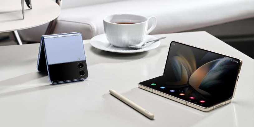 Samsung skládá telefony opět lépe. Nové modely Fold a Flip reagují na kritiku ergonomie i výdrže