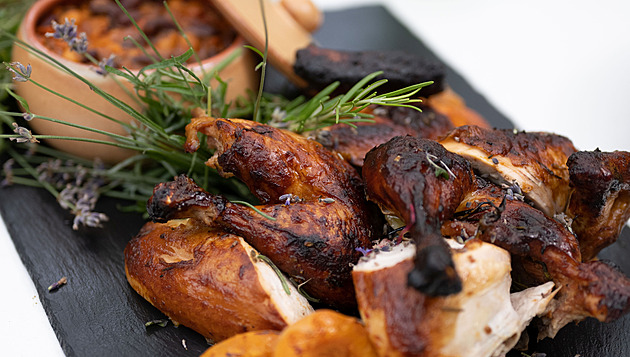 Na francouzské kuře s ghíčkem, dá mu další chuť, radí Grilovací akademie