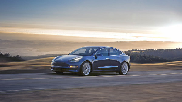 Tesla prohrála soud v Německu a musí kupci vrátit peníze. Podle právníků auto prý vydrží jen 300 tisíc kilometrů