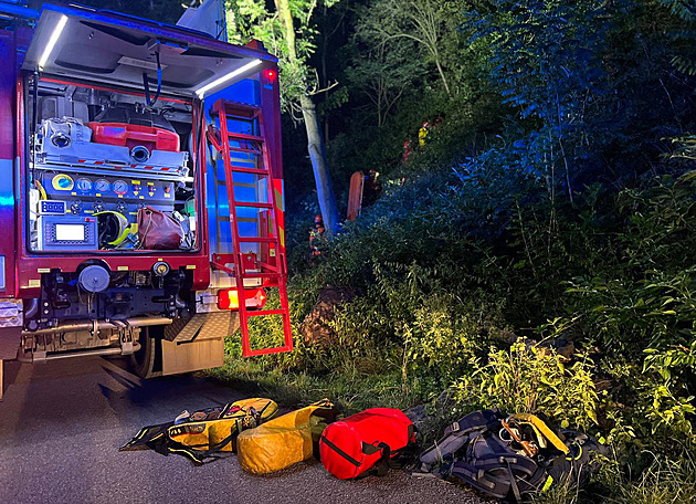 V Divoké Šárce spadl ze skály mladík, zasahovali hasiči i záchranka