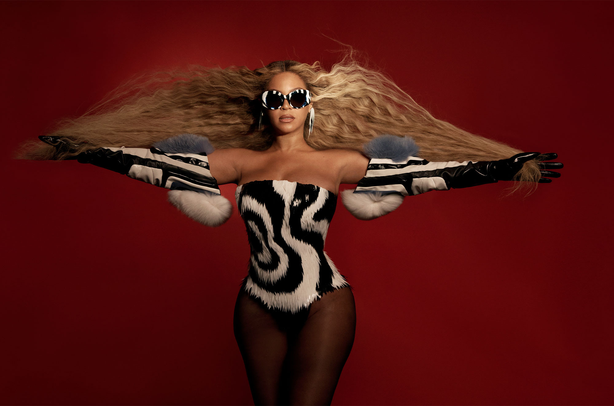 Čtyři minuty temnoty: Beyoncé na křišťálovém koni dokazuje, že je v popové hudbě stále královnou