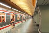 Část metra kvůli nehodě stojí, na lince B ve stanici Vysočanská srazila souprava člověka