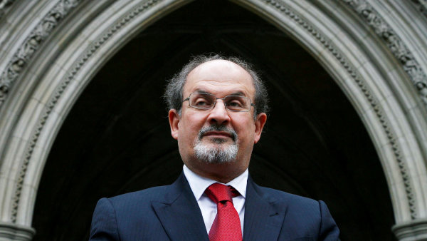 Salman Rushdie žije pod fatvou přes 30 let, umírat ale měli i jeho překladatelé